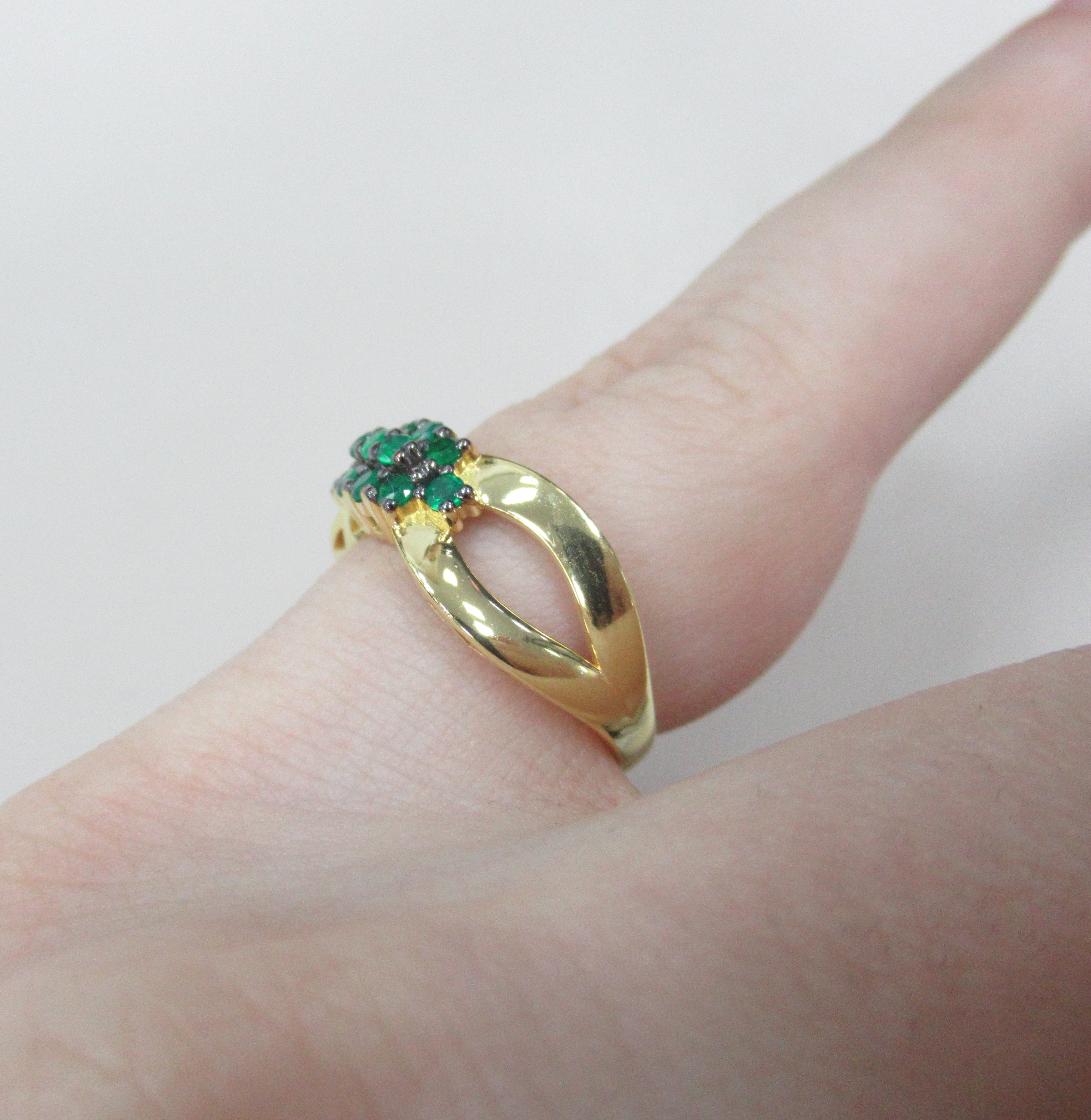 Серебряное кольцо с агатами